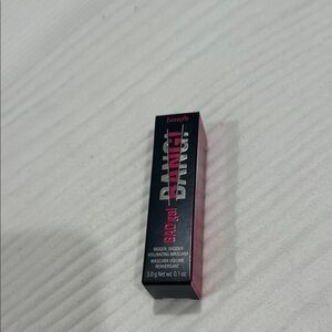 Benefit Volumizing Mascara in Black and Pink Packaging